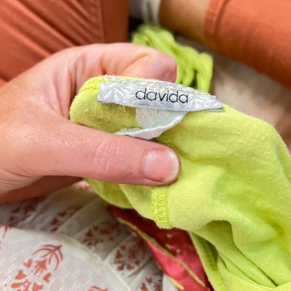 Women's Davida Oversized Lip Stick Graphic Printed Crop Top - Picture 2 of 4